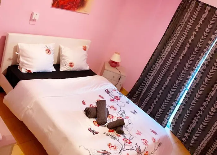 Front Apartment Larnaca